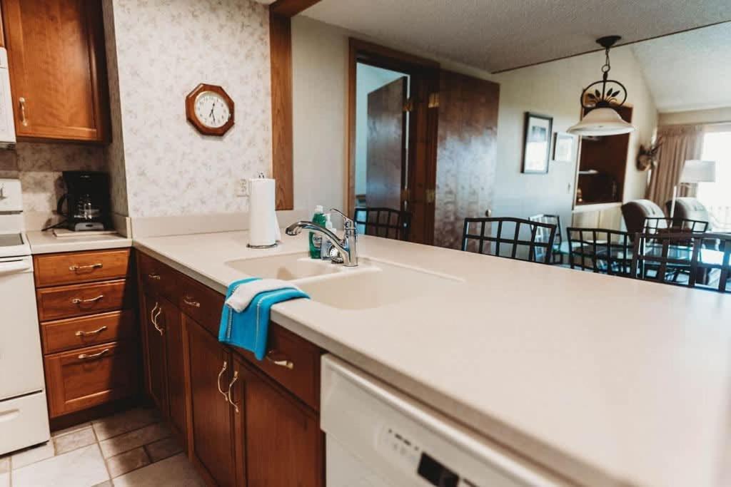 Top Floor Luxury, Sauna, Private Pool, Lake Bellaire Beach, 5 Beds, 4 Full Bath Buitenkant foto