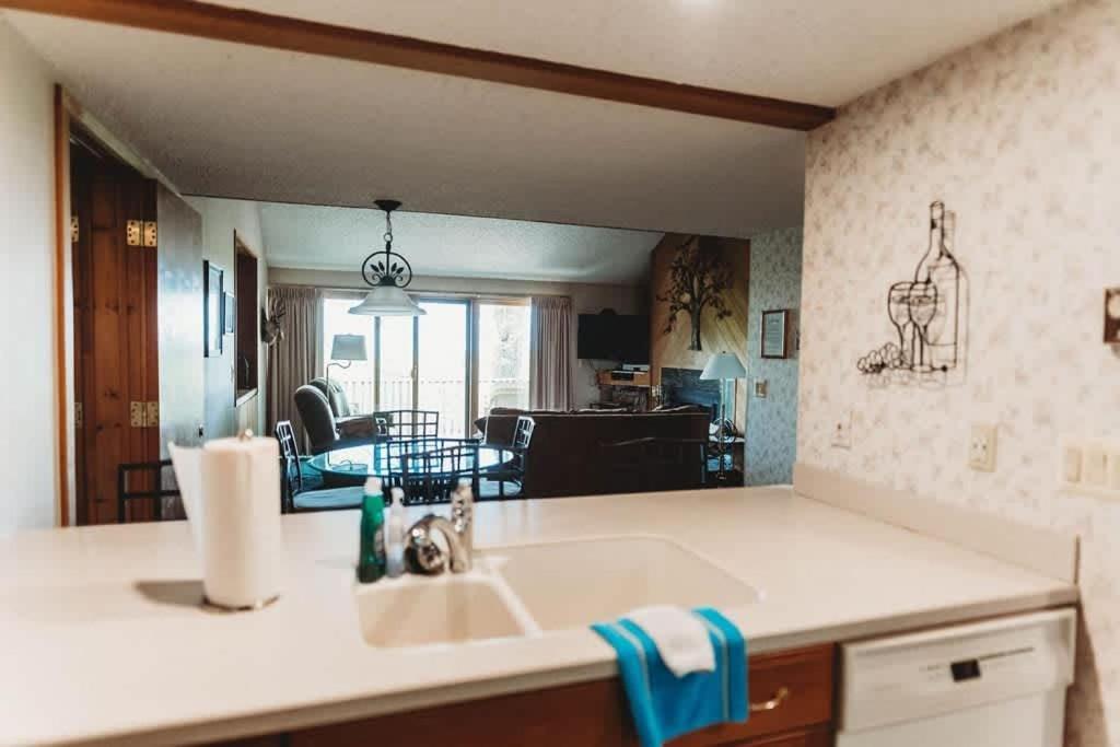 Top Floor Luxury, Sauna, Private Pool, Lake Bellaire Beach, 5 Beds, 4 Full Bath Buitenkant foto