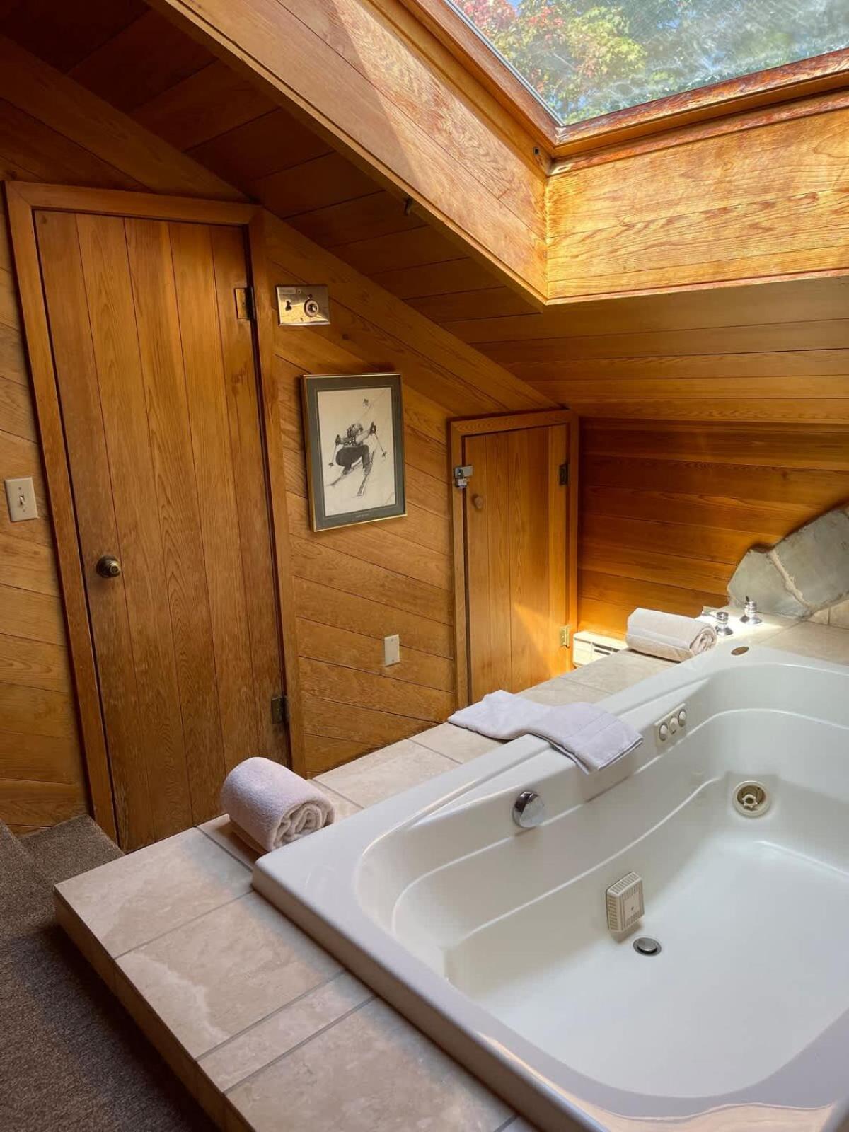 Top Floor Luxury, Sauna, Private Pool, Lake Bellaire Beach, 5 Beds, 4 Full Bath Buitenkant foto