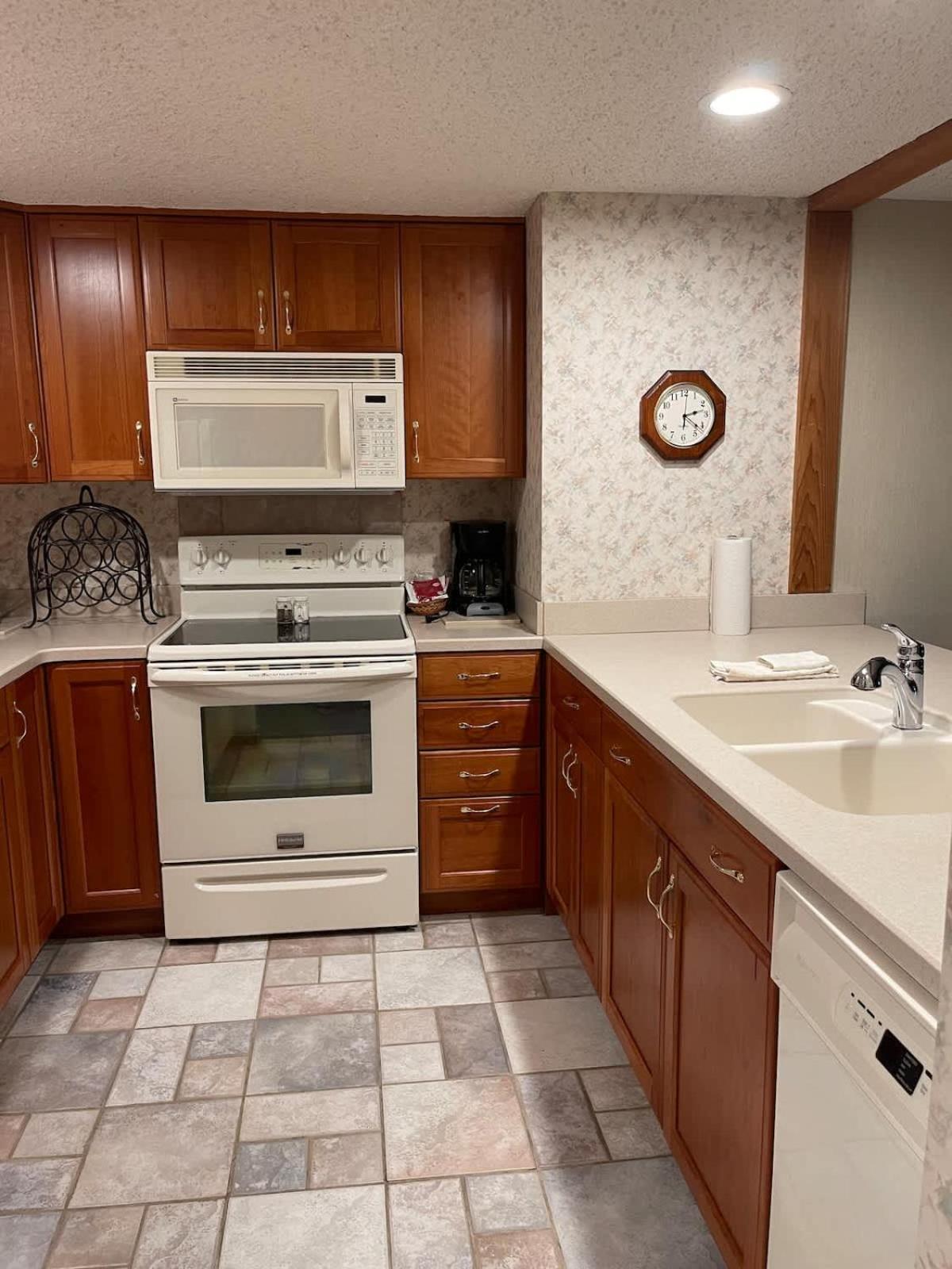 Top Floor Luxury, Sauna, Private Pool, Lake Bellaire Beach, 5 Beds, 4 Full Bath Buitenkant foto